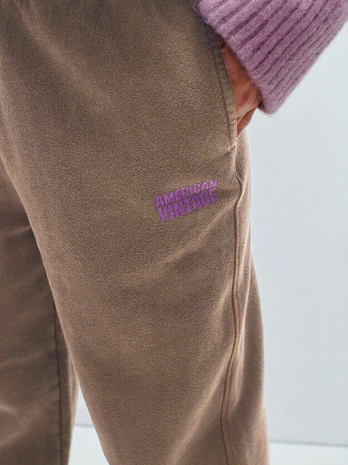 AMERICAN VINTAGE - Pantaloni Jogging Plizzy Marrone